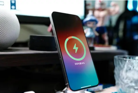 皮山苹果15换屏服务分享用什么充电器给iPhone15充电更好 